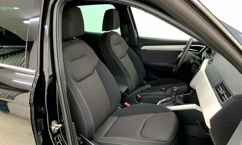 Seat Arona 2021...