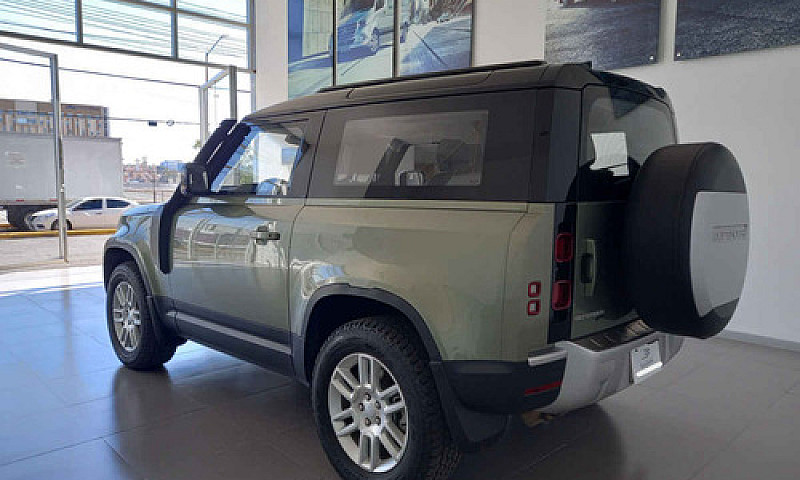 Land Rover Defender ...