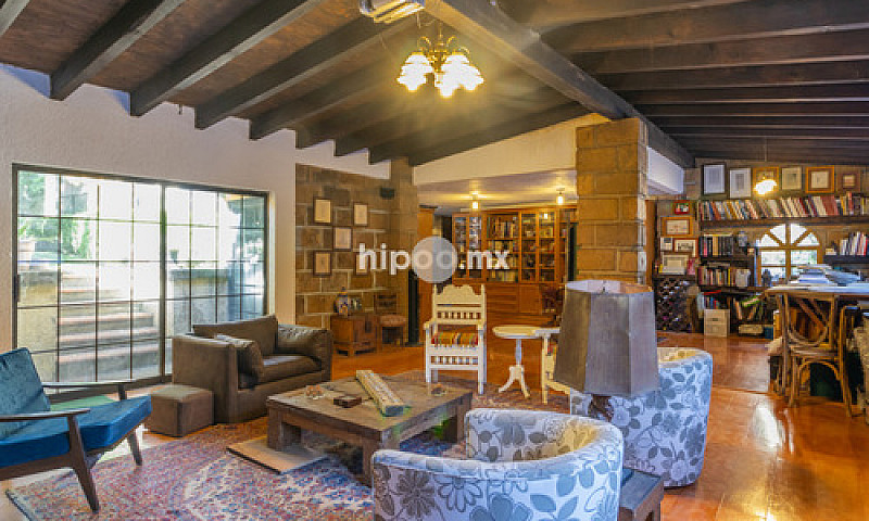 Casa Con Jardin Y Al...