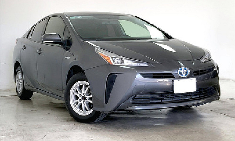 Toyota Prius 2021...