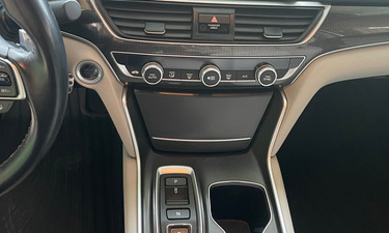 Honda Accord 2.0 Tou...