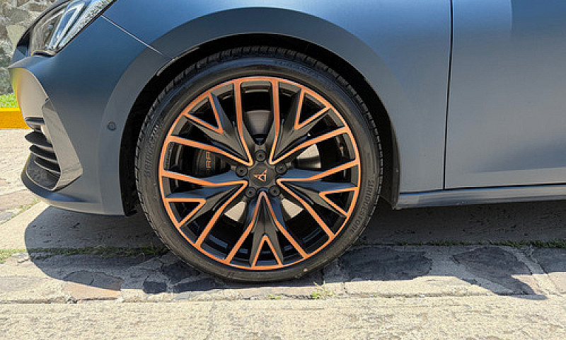 Cupra Leon 300Hp...