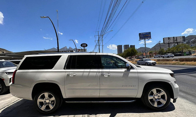 Chevrolet Suburban 2...