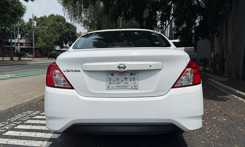Nissan Versa 1.6 Dri...