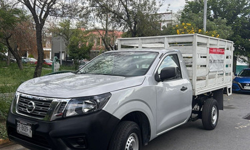 Nissan Estacas...