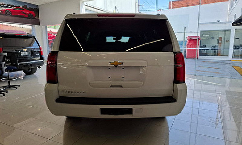 Chevrolet Suburban 2...