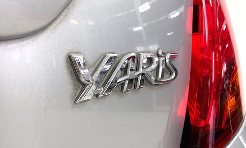 Toyota Yaris 2015...