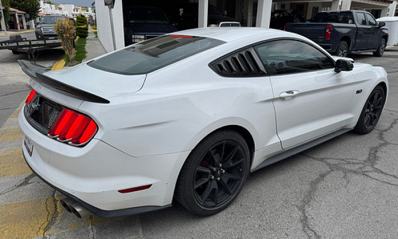 Ford Mustang 5.0L Gt...