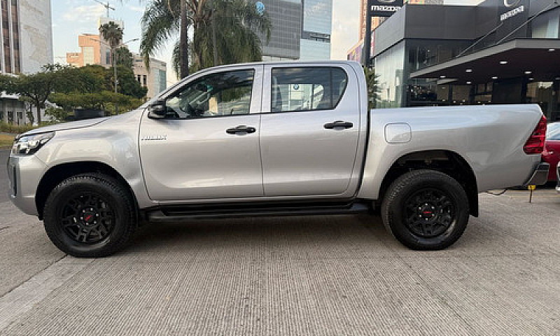 Toyota Hilux 2021...