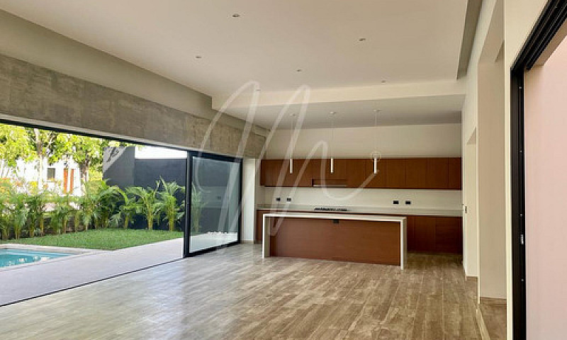 Casa En Venta En Lag...