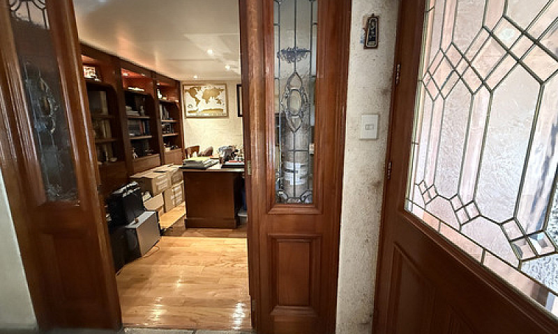 Casa Neo-Colonial En...