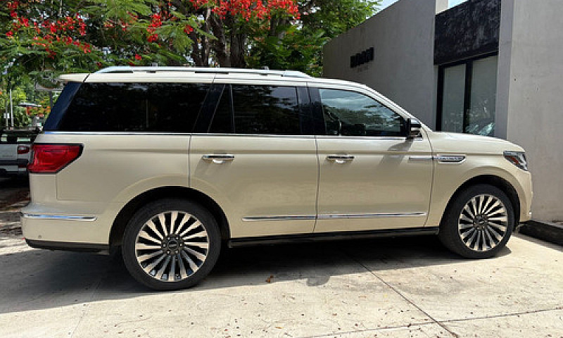 Lincoln Navigator 3....
