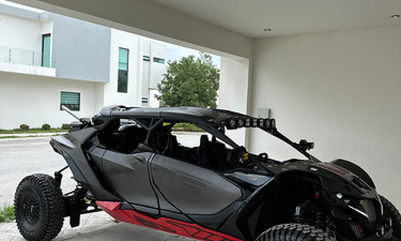 Can Am Maverick R Xr...