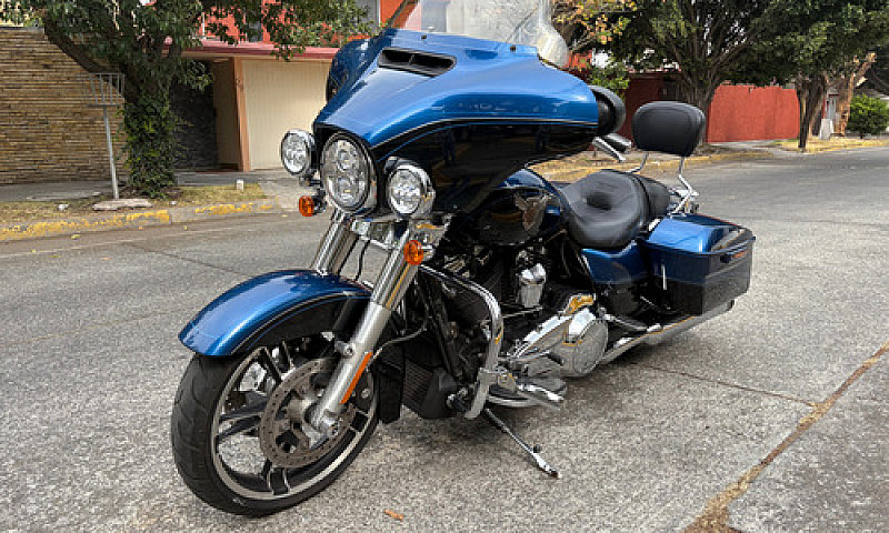 Harley-Davidson Stre...