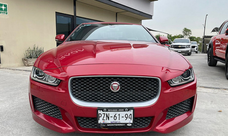 Jaguar Xe 2016...