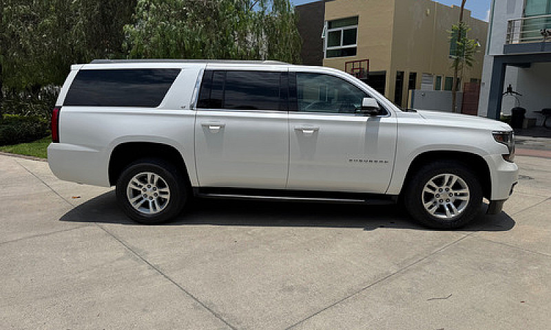 Chevrolet Suburban 5...