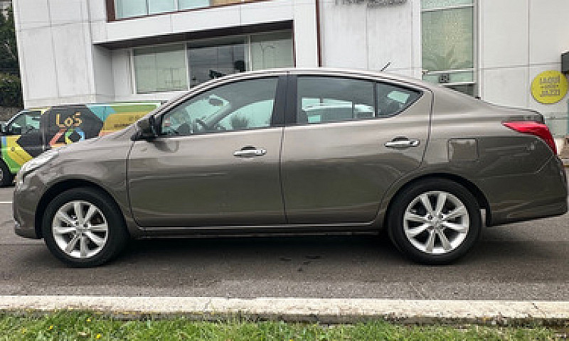 Nissan Versa 1.6 Adv...