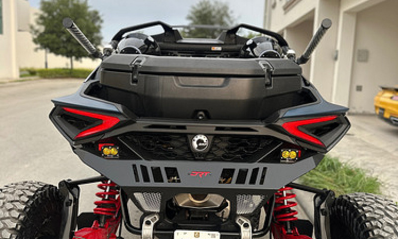 Can Am Maverick R Xr...