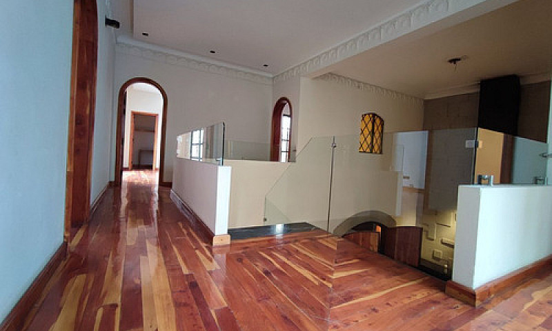 Casa Con Terrazas Co...