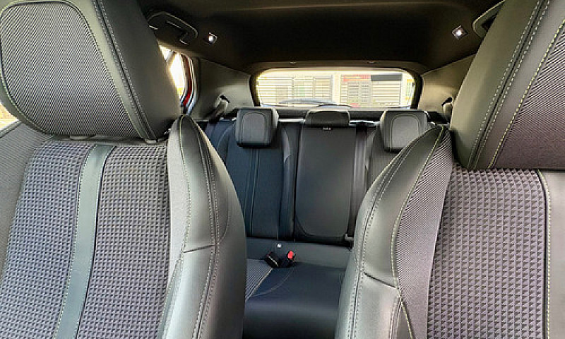 Peugeot 2008 1.2T Pu...