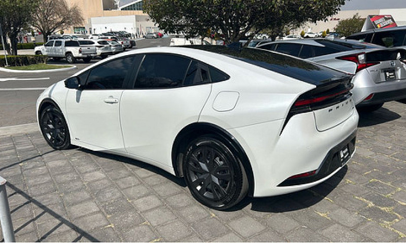 Toyota Prius 2023...