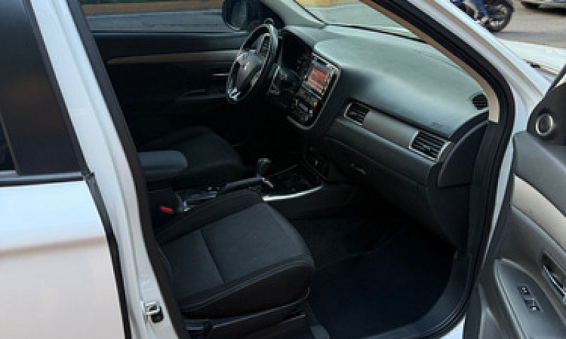 Mitsubishi Outlander...