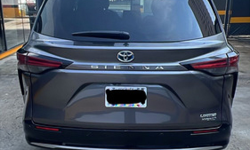 Toyota Sienna Híbrid...