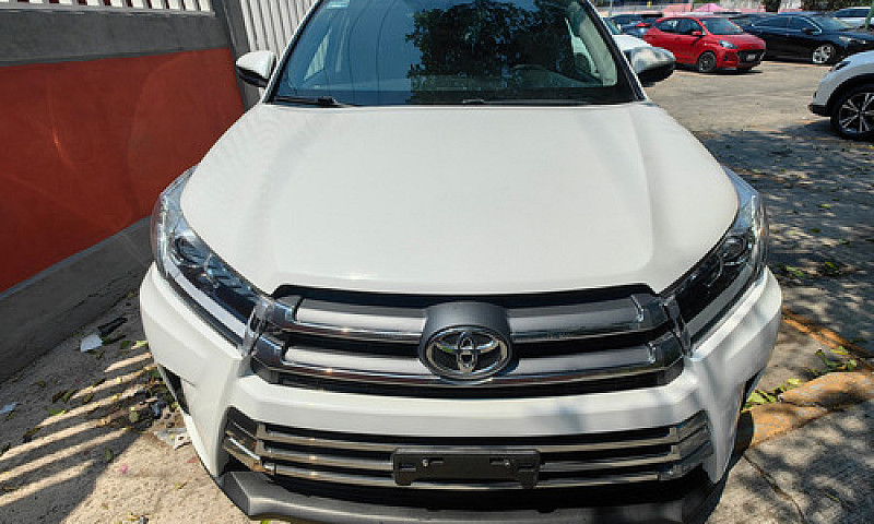 Toyota Highlander 3....