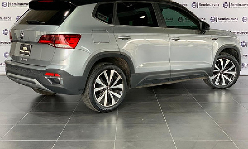 Volkswagen Taos 2023...