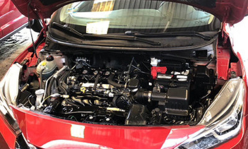Nissan Versa 1.6 Sen...