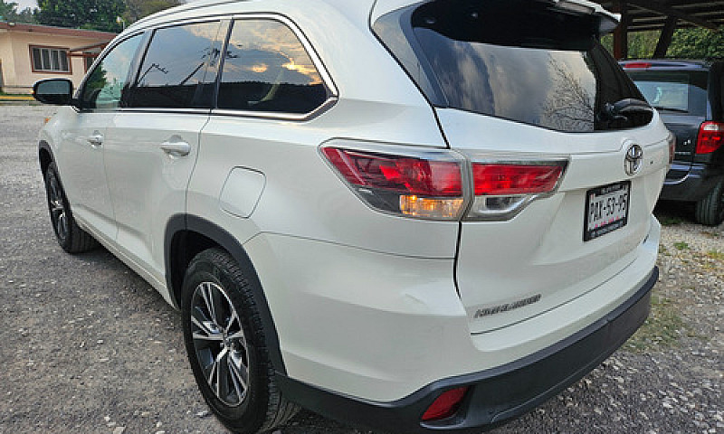 Toyota Highlander 3....