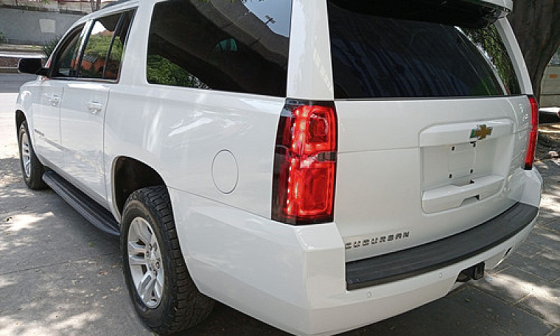 Chevrolet Suburban 2...