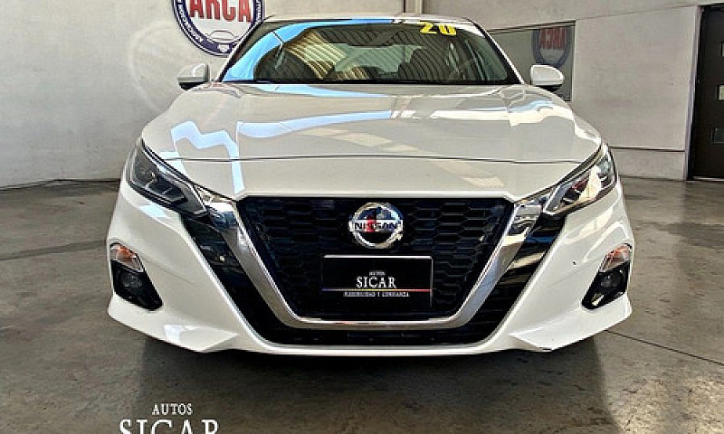 Nissan Altima 2020...