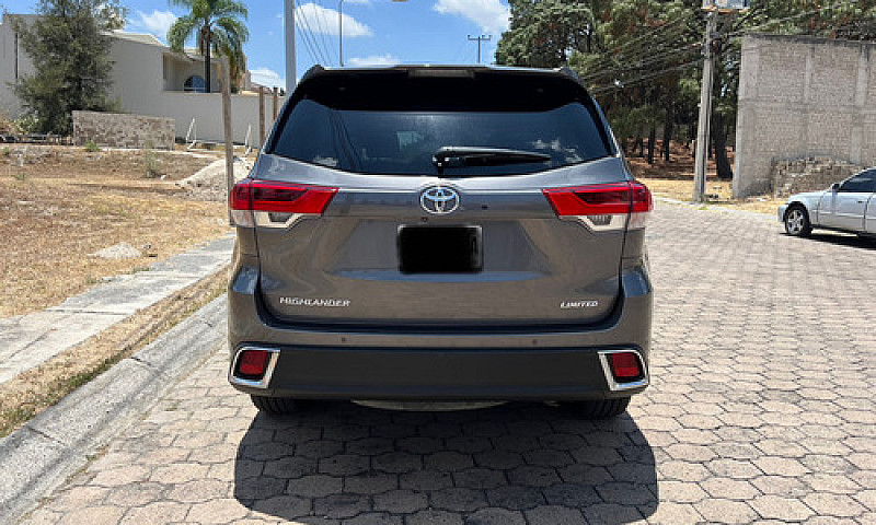 Toyota Highlander 3....