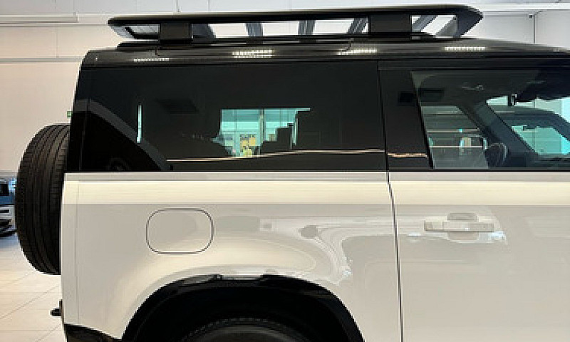 Land Rover Defender ...