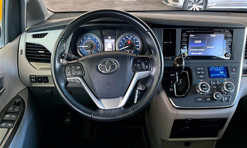 Toyota Sienna 2019...