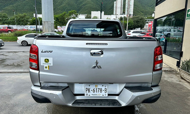 Mitsubishi L200 2017...