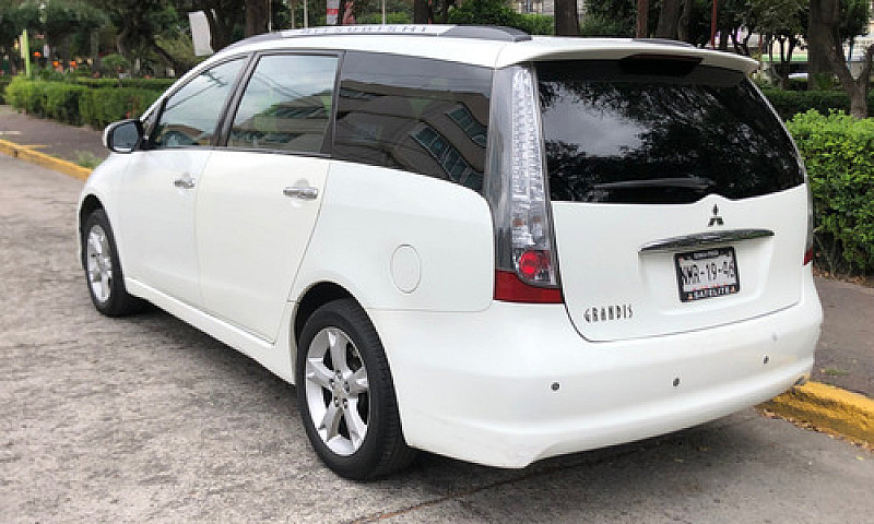 Mitsubishi Grandis 2...