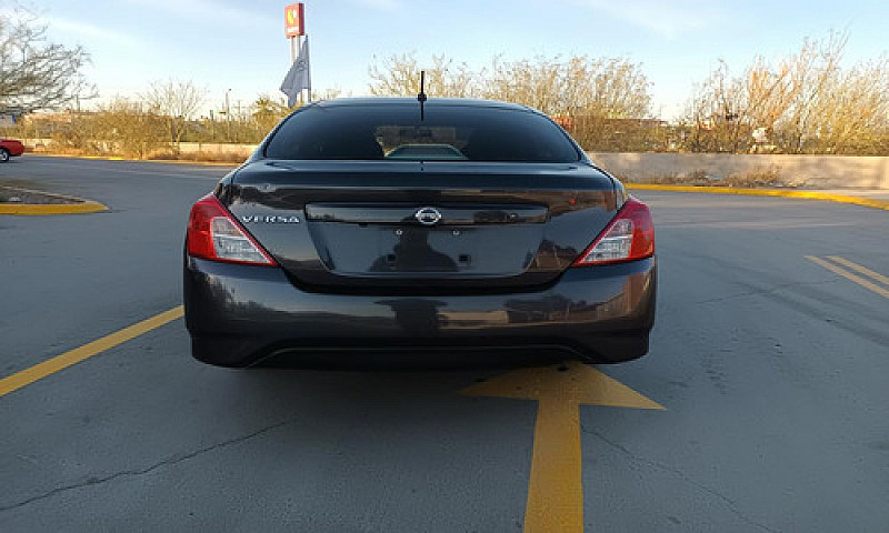 Nissan Versa 2018...