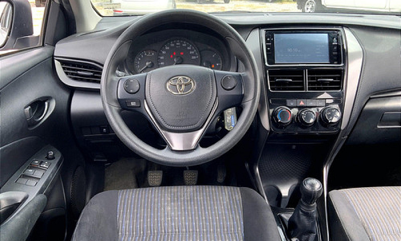 Toyota Yaris 2022...