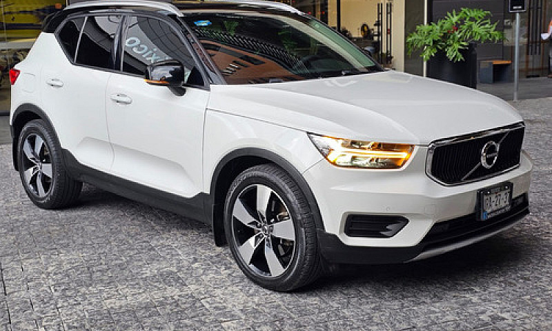 Volvo Xc 40 Momentum...