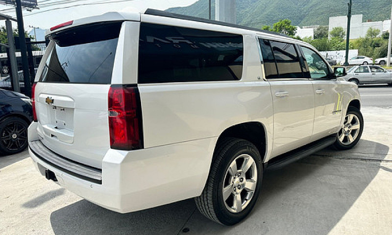 Chevrolet Suburban 2...