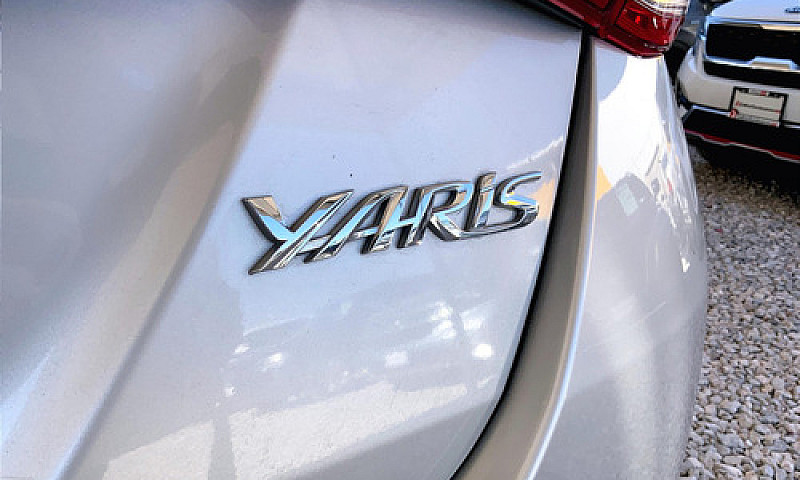 Toyota Yaris 2022...