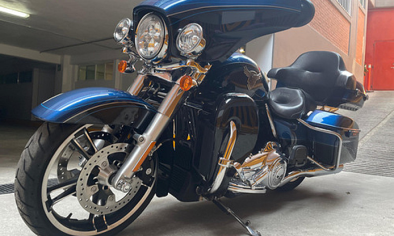 Harley Street Glide ...