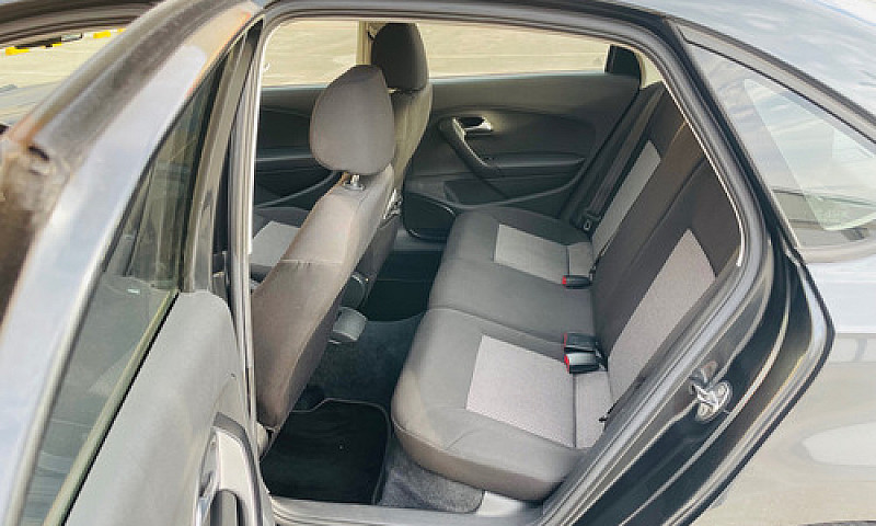 Volkswagen Vento 1.6...
