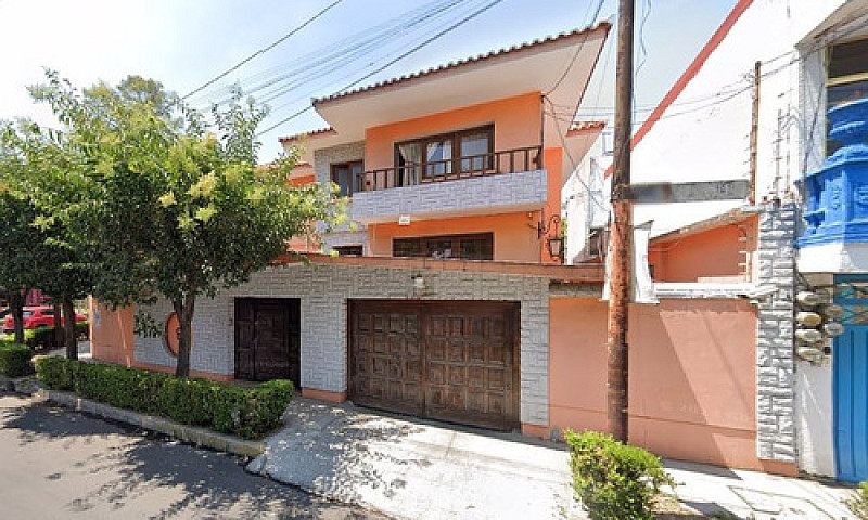 Amplia Casa Con Jard...