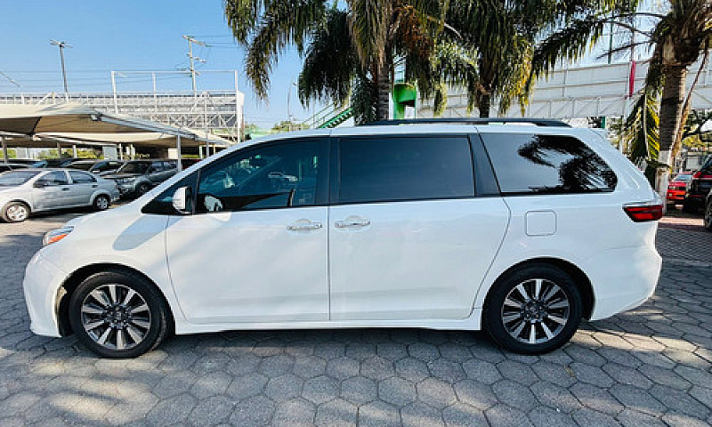 Toyota Sienna 2018...