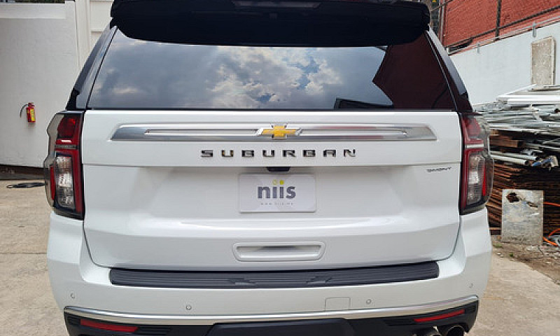 Chevrolet Suburban 2...