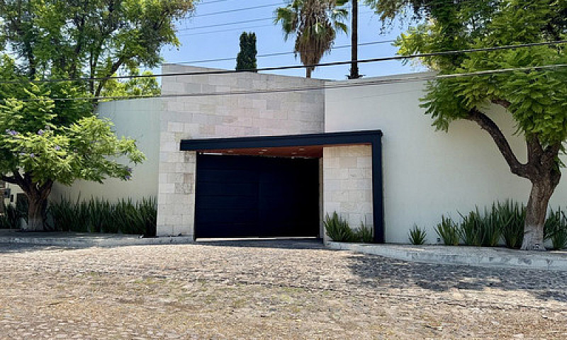 Residencia De Ensueñ...