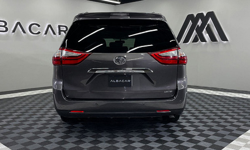 Toyota Sienna 2015 3...